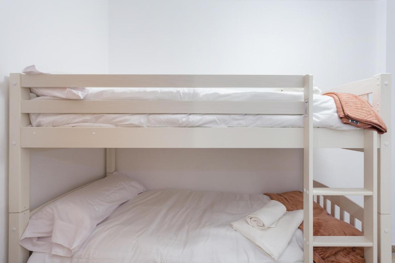 Piso Familiar Cerca Del Centro, Ac Y Wifi Gratis Apartment Valencia Bagian luar foto