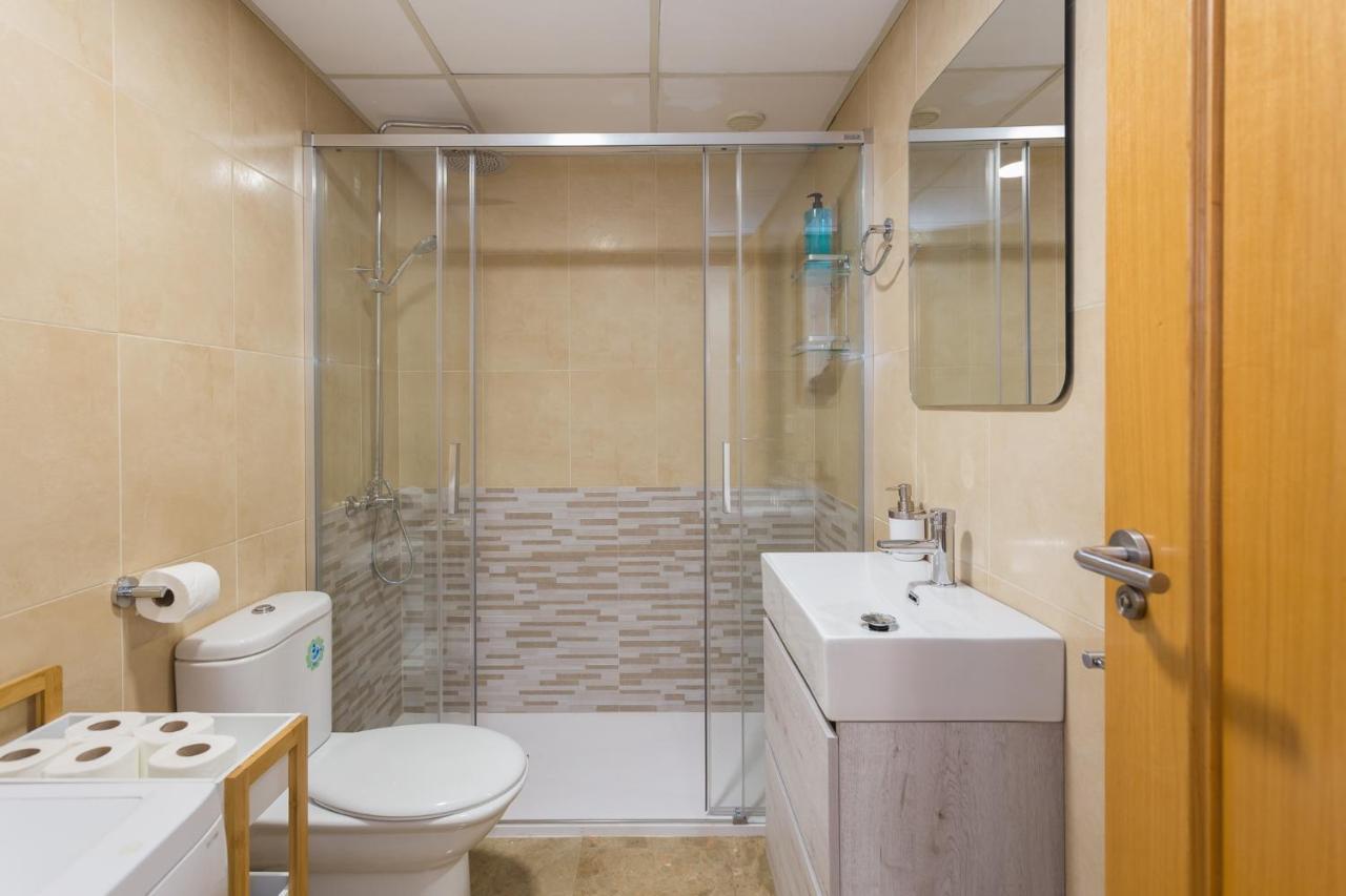 Piso Familiar Cerca Del Centro, Ac Y Wifi Gratis Apartment Valencia Bagian luar foto
