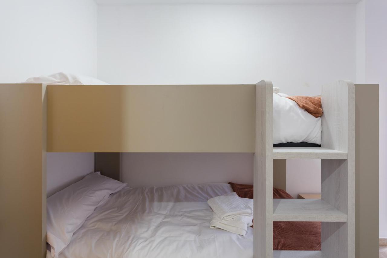Piso Familiar Cerca Del Centro, Ac Y Wifi Gratis Apartment Valencia Bagian luar foto