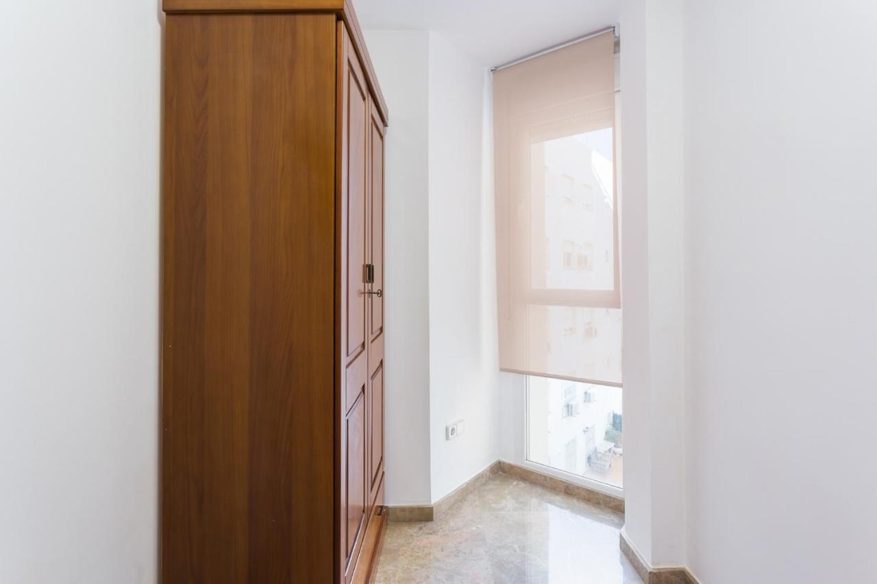 Piso Familiar Cerca Del Centro, Ac Y Wifi Gratis Apartment Valencia Bagian luar foto