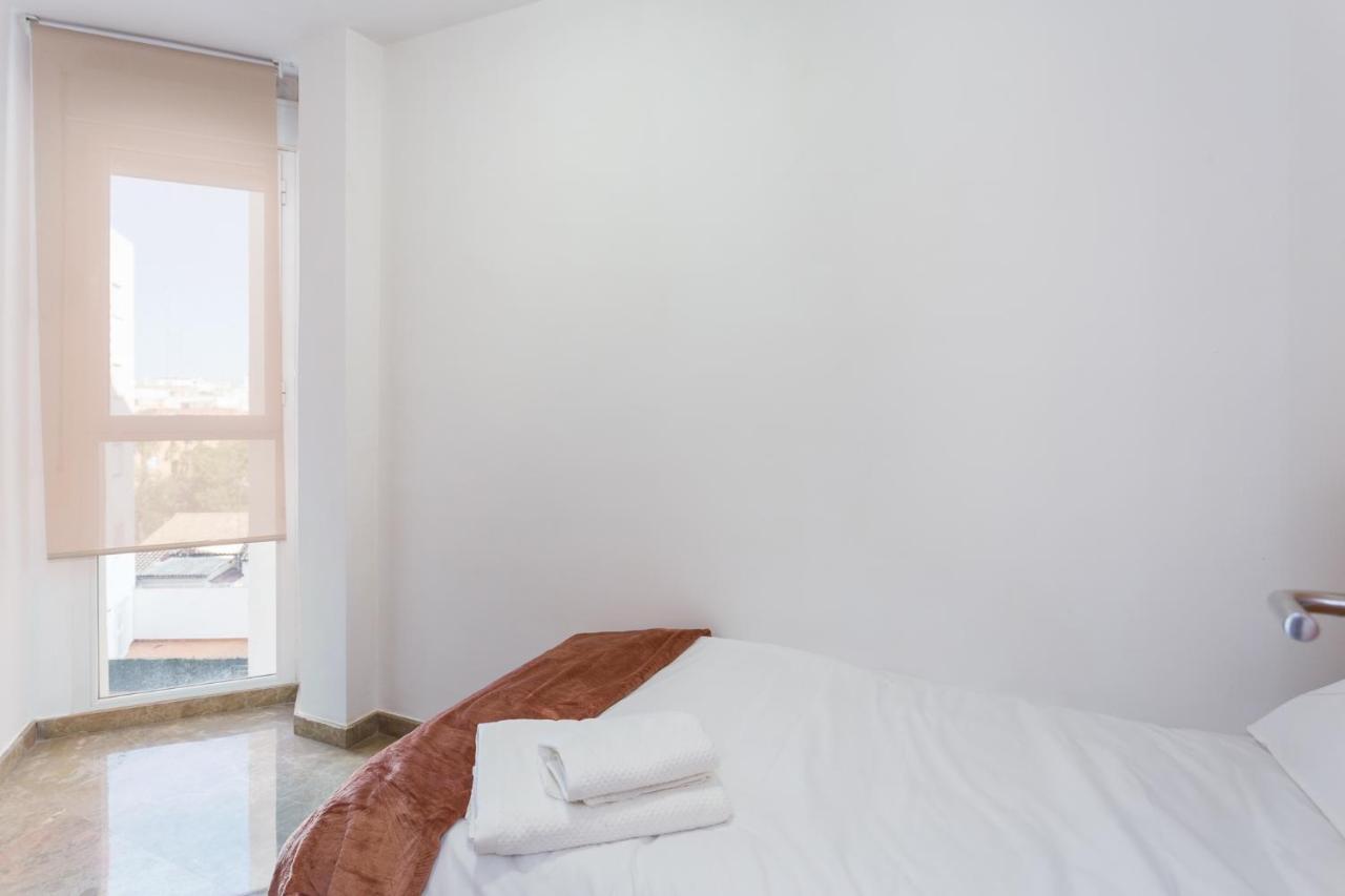 Piso Familiar Cerca Del Centro, Ac Y Wifi Gratis Apartment Valencia Bagian luar foto