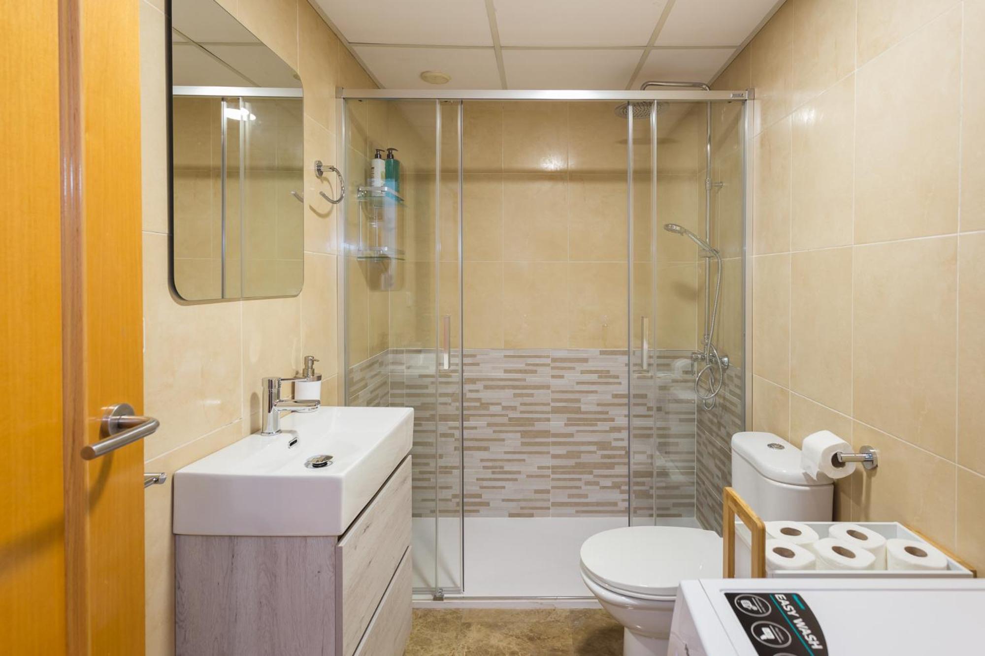 Piso Familiar Cerca Del Centro, Ac Y Wifi Gratis Apartment Valencia Bagian luar foto
