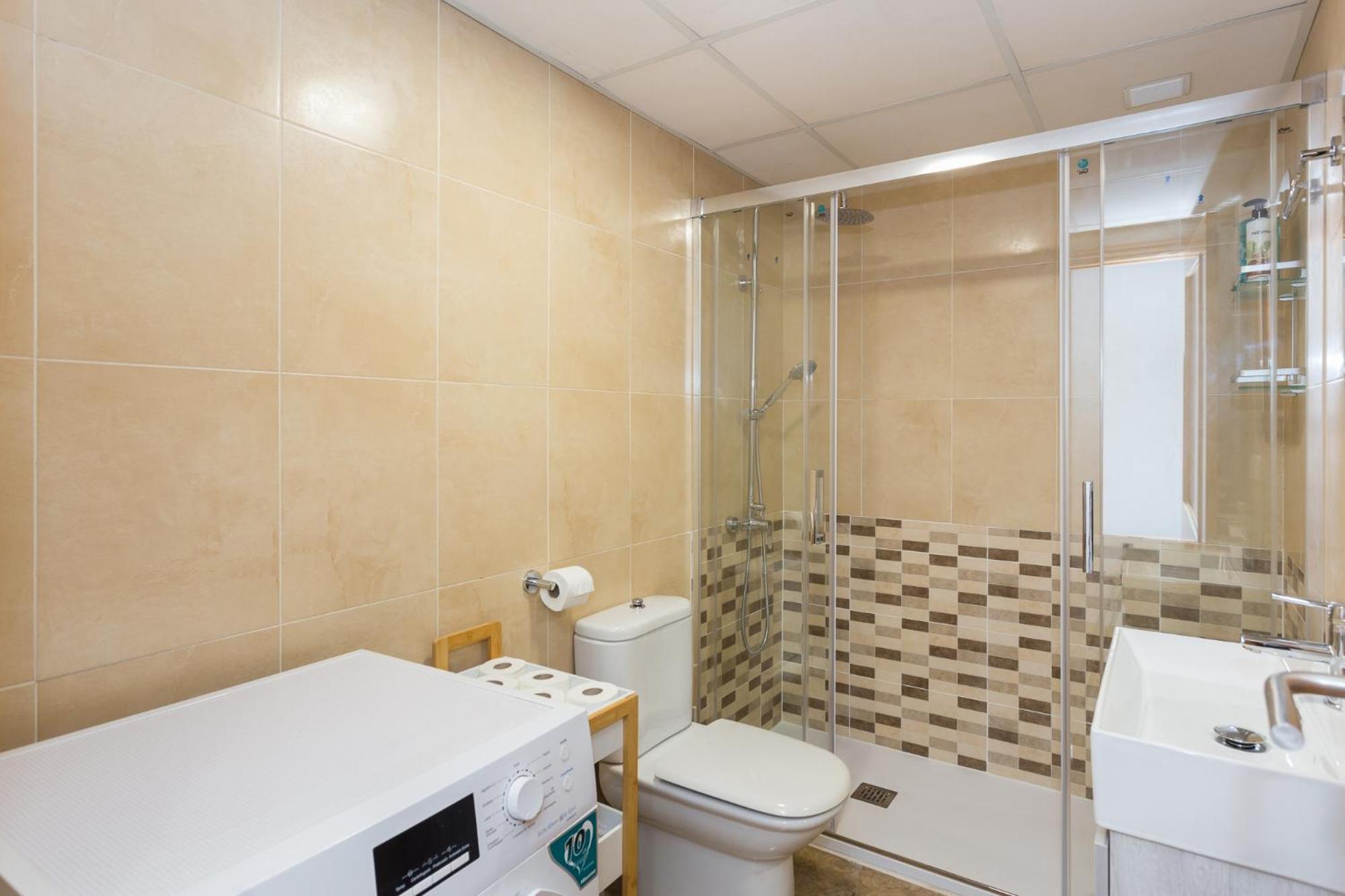 Piso Familiar Cerca Del Centro, Ac Y Wifi Gratis Apartment Valencia Bagian luar foto