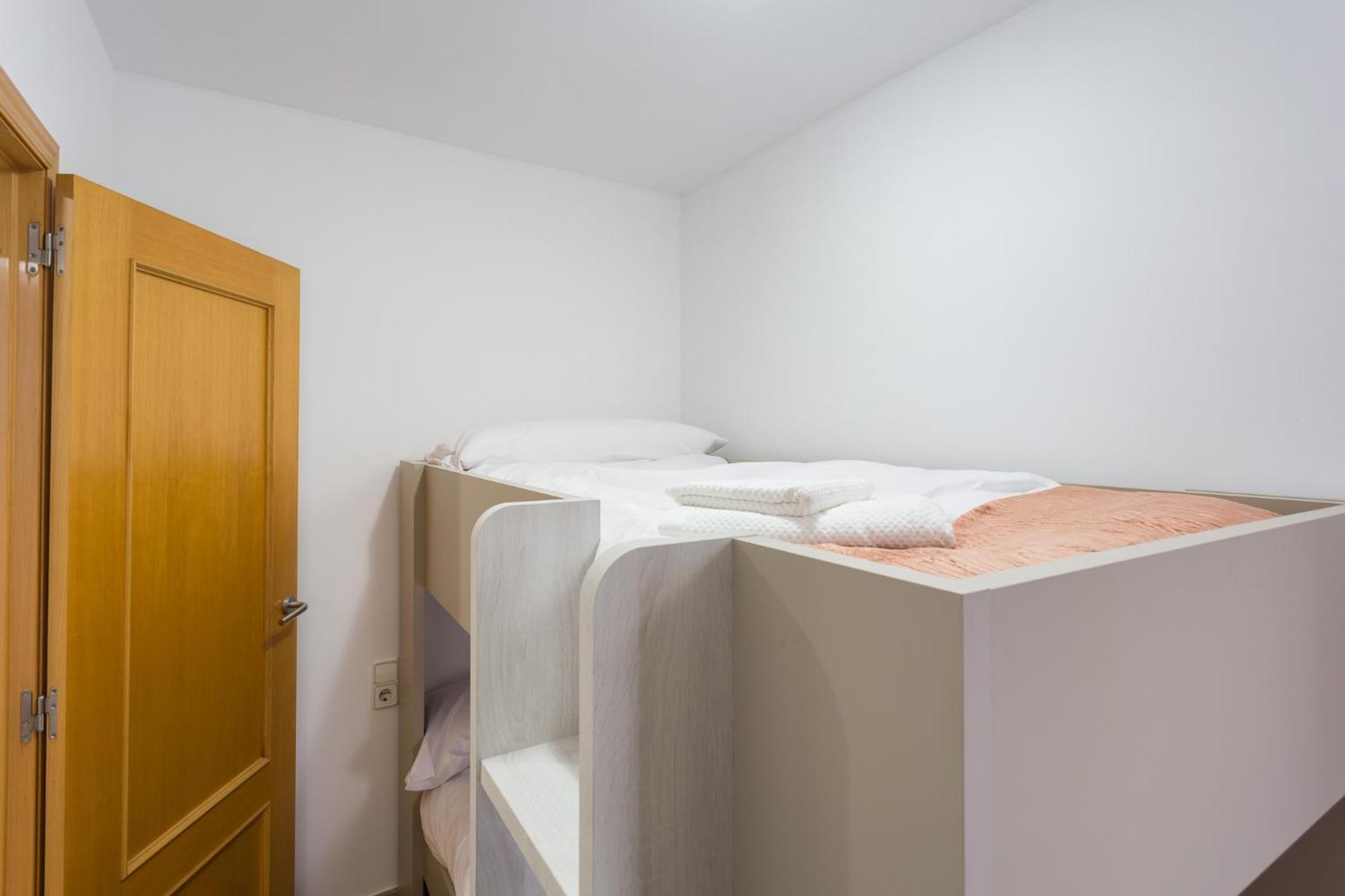 Piso Familiar Cerca Del Centro, Ac Y Wifi Gratis Apartment Valencia Bagian luar foto