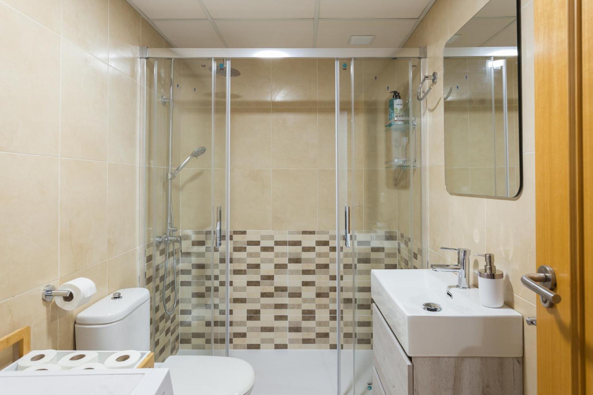 Piso Familiar Cerca Del Centro, Ac Y Wifi Gratis Apartment Valencia Bagian luar foto